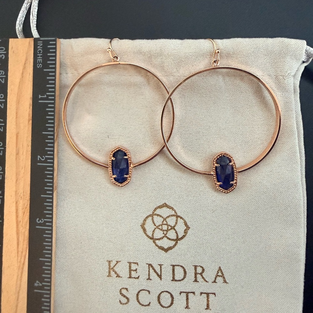 Kendra Scott Elora earrings in rose gold and navy blue dusted glass - Picture 9 of 9